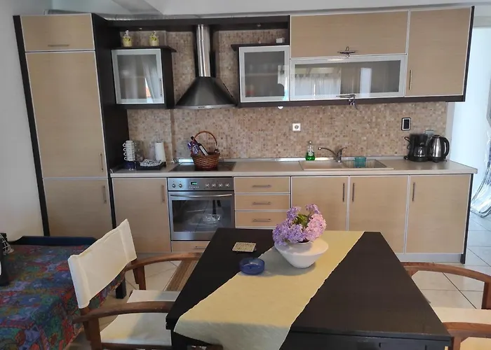 Front In * Pefkochori